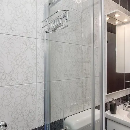 1 Bedroom Pet Friendly In Jesenice (Split-Dalmatia)